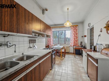 Kuchyň s jídelním koutem a spižírnou | Prodej - dům/vila, 108 m²