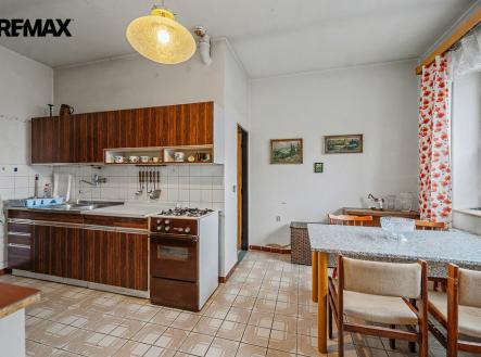 Kuchyň s jídelním koutem a spižírnou | Prodej - dům/vila, 108 m²