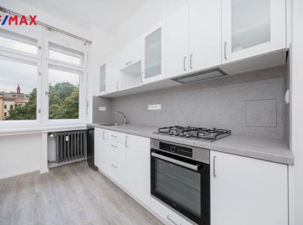 Vaření na plynovém sporáku | Pronájem bytu, 2+1, 77 m²