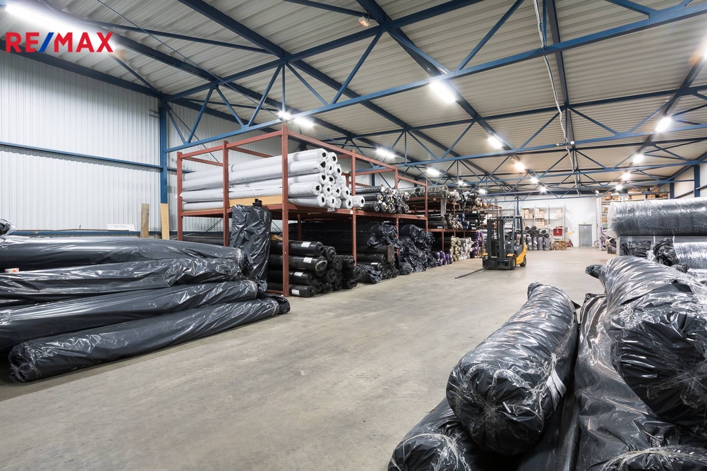 interier skladové haly