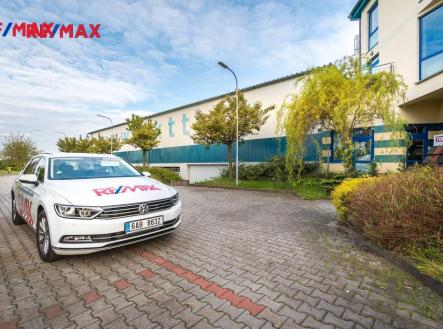 parkování před administrativní budovou | Prodej - skladovací prostor, 2 325 m²