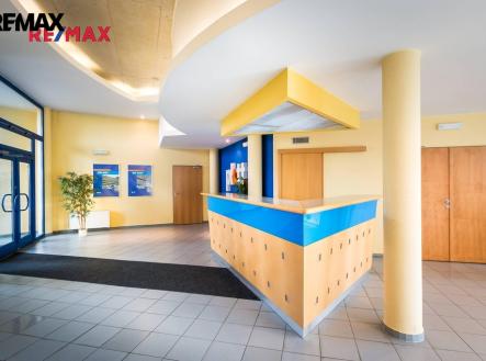 recepce | Prodej - skladovací prostor, 2 325 m²