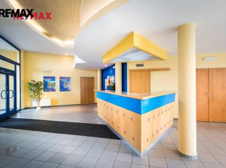 recepce | Prodej - skladovací prostor, 2 325 m²