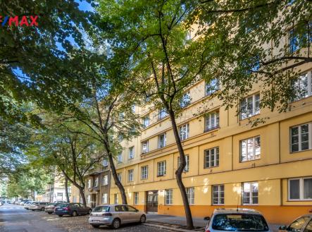 Pohled na dům | Pronájem bytu, 1+1, 38 m²