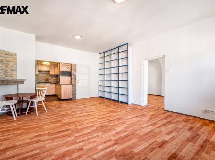 obyvak-1.1-bila-stena.jpg | Prodej bytu, 2+1, 59 m²