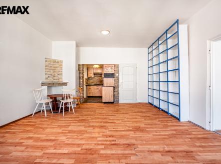 obyvak-1.4-bila-stena.jpg | Prodej bytu, 2+1, 59 m²