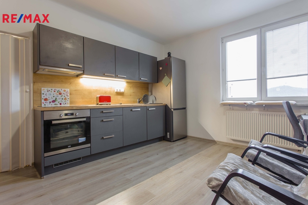 pokoj s kuchyňským koutem