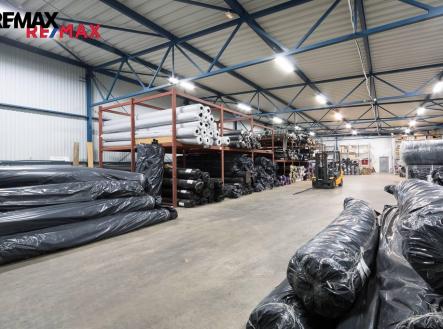 interier skladu | Pronájem - výrobní prostor, 2 325 m²