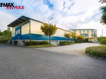 skladová hala v pozadí administrativní budova | Pronájem - výrobní prostor, 2 325 m²