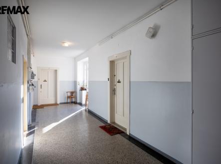 Chodba v domě + Vstup do bytu | Prodej bytu, 2+kk, 51 m²