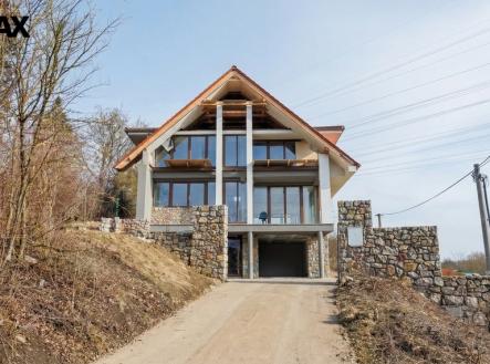 hf-20260312-194754-bb2f57ea-f0e5-46e4-988a-4e8ede5ef048.jpeg | Prodej - dům/vila, 260 m²