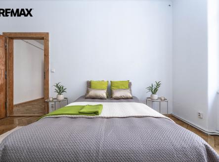 jan-humhal-reality-loznice-postel.jpg | Prodej bytu, 3+kk, 67 m²