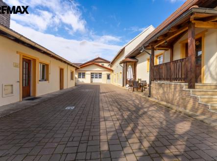 vstup do objektu | Pronájem - skladovací prostor, 4 394 m²