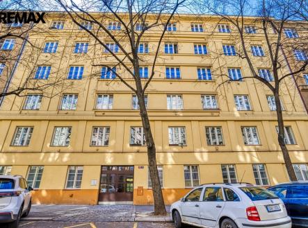 Pohled na dům | Prodej bytu, 2+kk, 44 m²