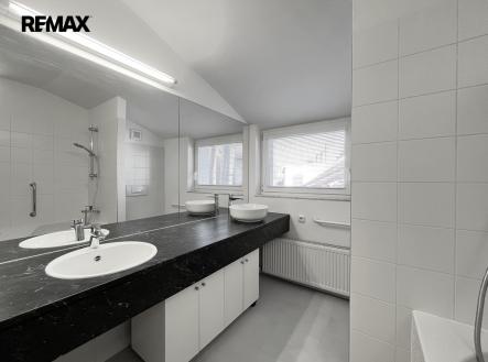 Koupelna | Pronájem bytu, 4+1, 124 m²