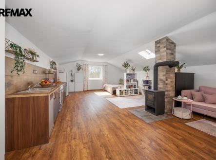 Velký pokoj s kuchyní podkroví | Prodej - dům/vila, 121 m²