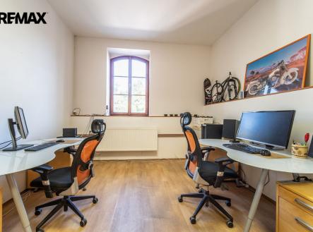 Prostorná kancelář | Pronájem - kanceláře, 28 m²