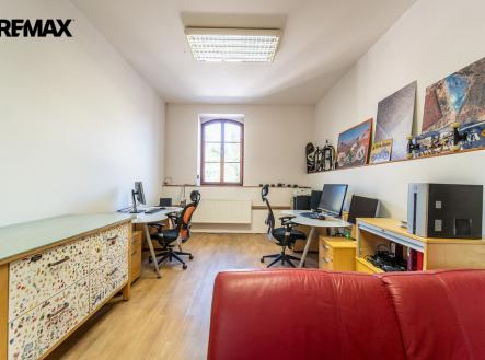 Prostorná kancelář | Pronájem - kanceláře, 28 m²