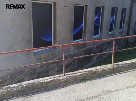 okna-zs-strany.jpg | Pronájem - restaurace, 140 m²