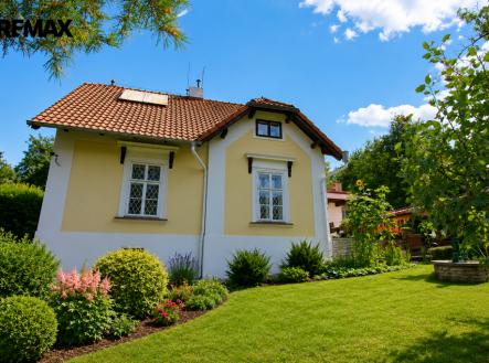 pohled-na-dum-2.jpeg | Prodej - dům/vila, 230 m²