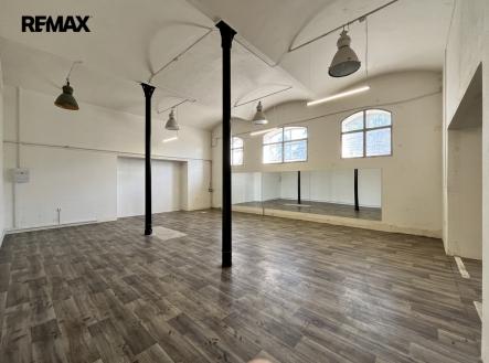 Pronájem - obchodní prostor, 150 m²