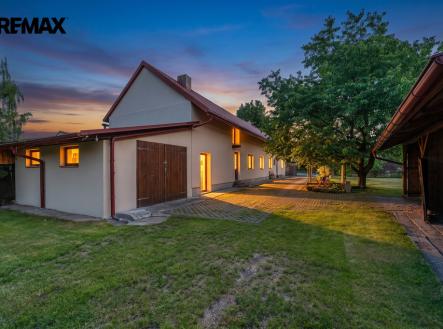Noční pohled na dům | Prodej - dům/vila, 96 m²