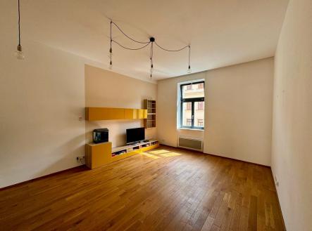 . | Pronájem bytu, 3+kk, 74 m²