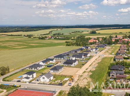   | Prodej - pozemek pro komerční výstavbu, 800 m²