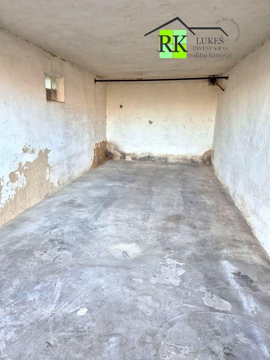 Praha 6 - Střešovice, zděná garáž 18m2, Sibeliova ul.