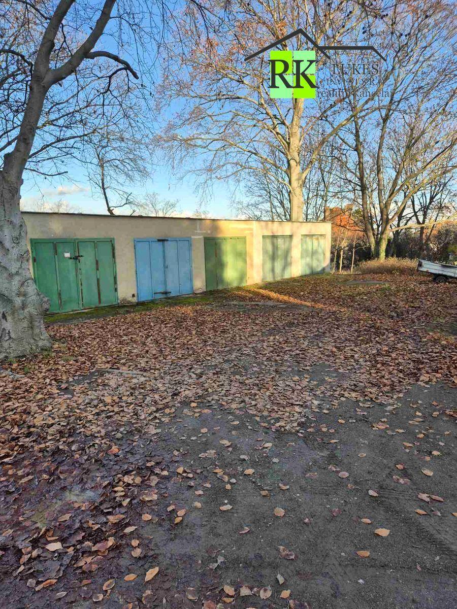 Praha 6 - Střešovice, zděná garáž 18m2, Sibeliova ul.