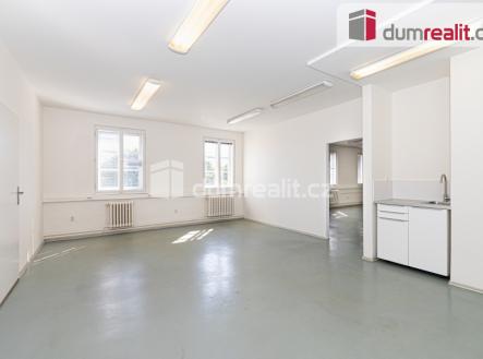 Pronájem - kanceláře, 177 m²