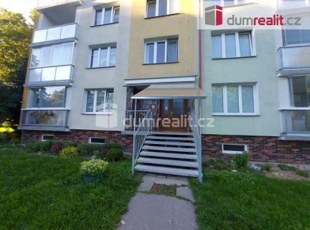 vchod do objektu | Prodej bytu, 4+1, 85 m²