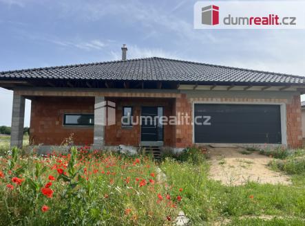 čelní pohled na dům | Prodej - dům/vila, 250 m²
