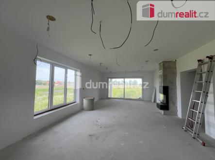 obývací pokoj s HS portálem vedoucím na terasu | Prodej - dům/vila, 250 m²