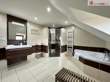 2 | Prodej - dům/vila, 215 m²