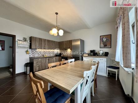 4 | Prodej - dům/vila, 215 m²