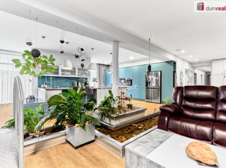 32 | Prodej - dům/vila, 296 m²