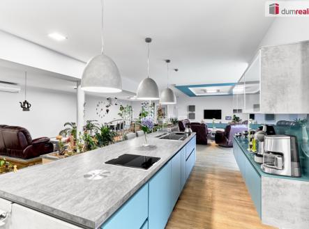 4 | Prodej - dům/vila, 296 m²