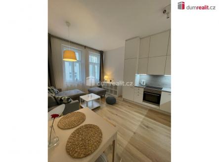 3 | Pronájem bytu, 2+kk, 44 m²