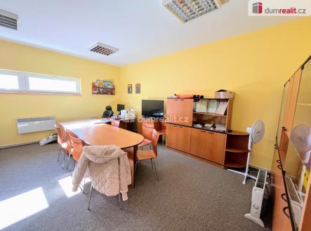 4 | Pronájem - obchodní prostor, 822 m²