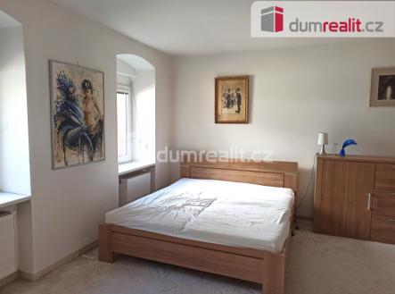4 | Prodej - dům/vila, 304 m²