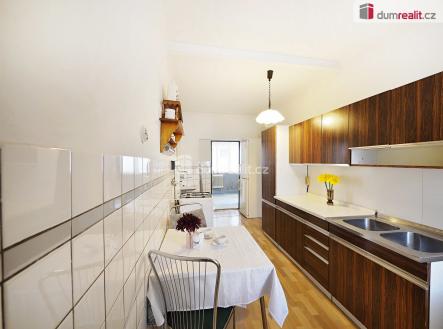 4 | Prodej - dům/vila, 438 m²