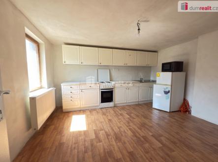 3 | Pronájem - dům/vila, 200 m²