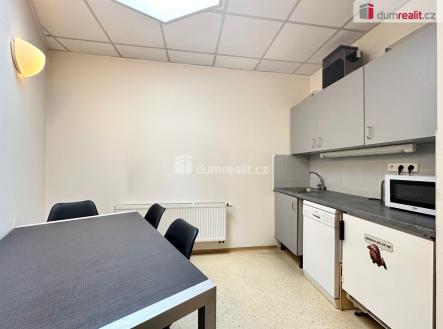 4 | Pronájem - kanceláře, 193 m²