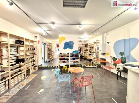 2 | Pronájem - obchodní prostor, 327 m²