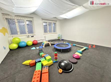 4 | Pronájem - obchodní prostor, 327 m²