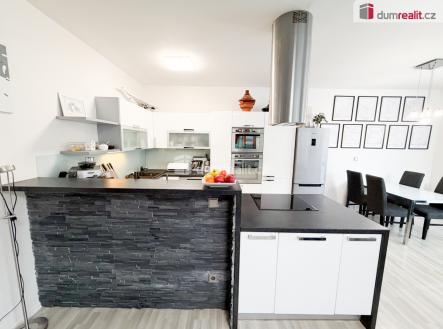 3 | Pronájem - dům/vila, 180 m²