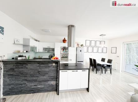 4 | Pronájem - dům/vila, 180 m²