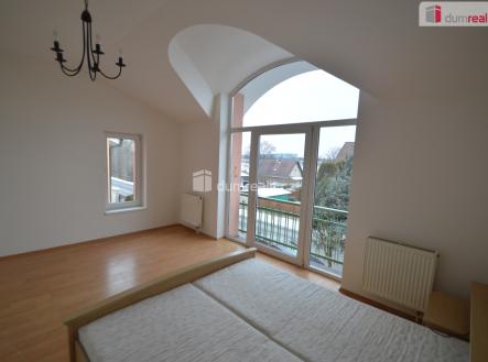 4 | Pronájem - dům/vila, 166 m²