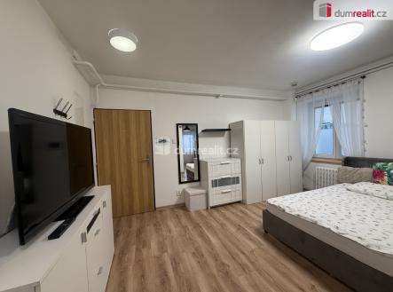 4 | Pronájem bytu, 1+kk, 33 m²